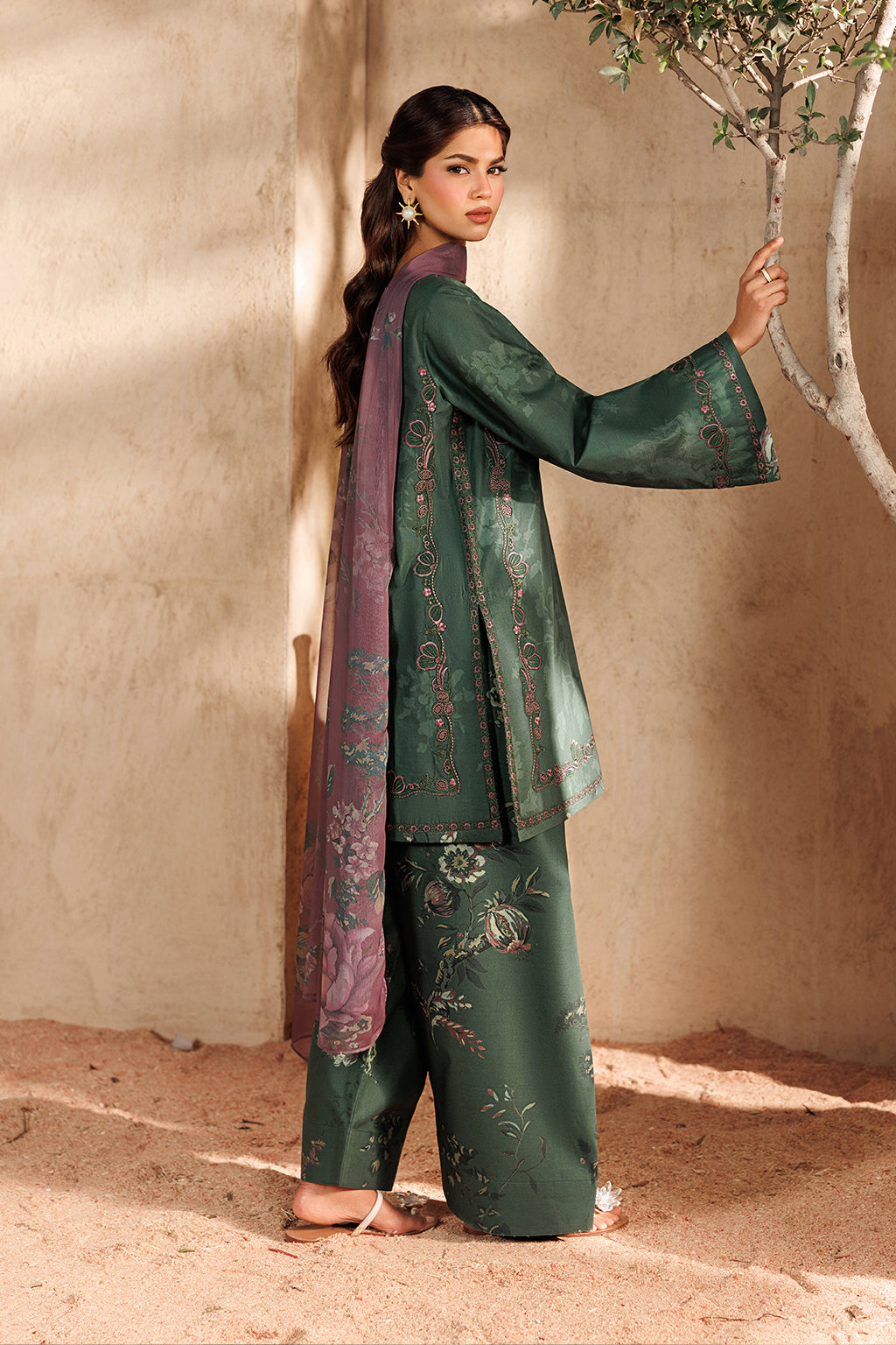 Iznik | Printed Lawn 26 | UE-668 Printed Lawn by Iznik - Designer Dress  - Type : Ladies Clothes - Available at Libayah - 100% Original 