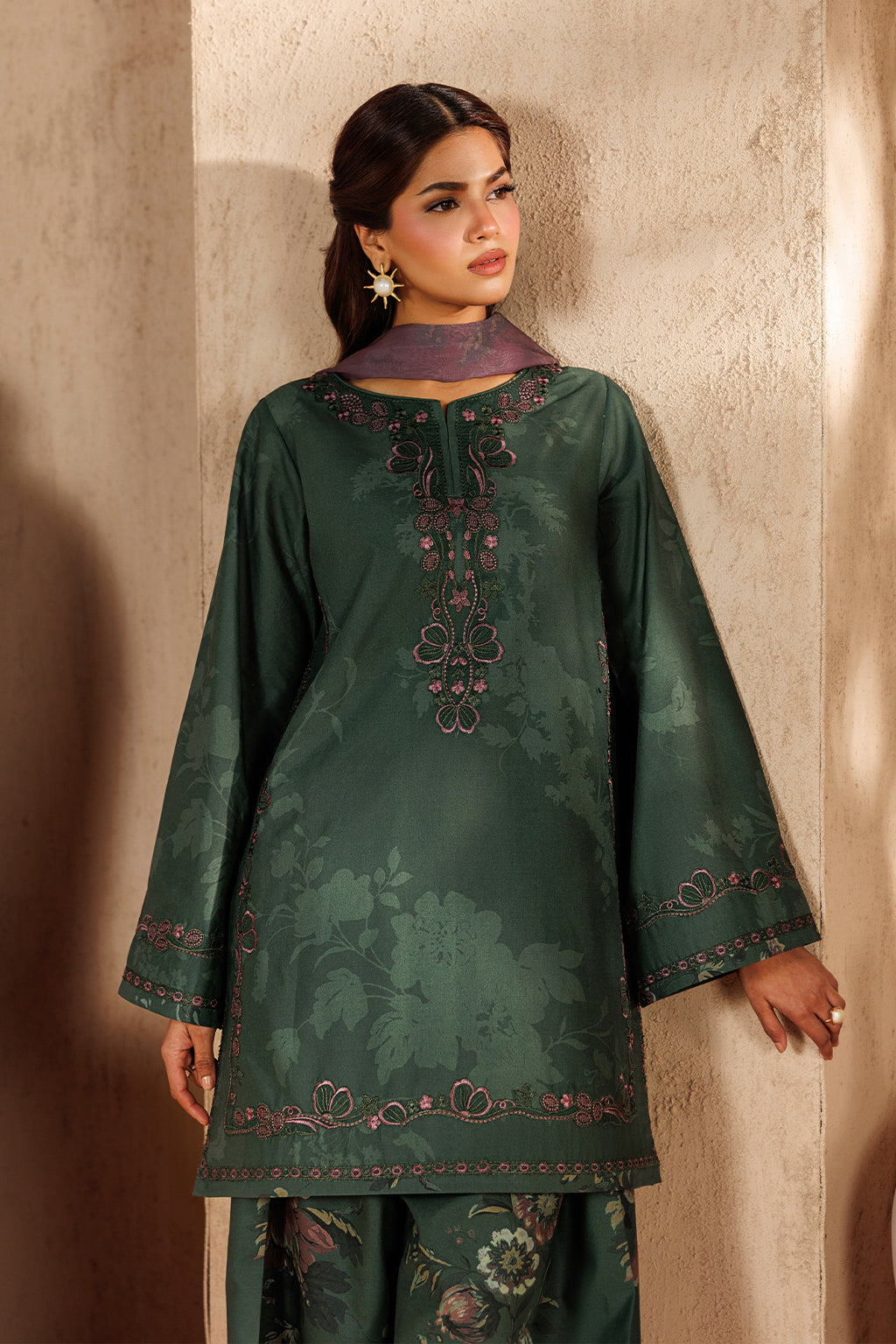 Iznik | Printed Lawn 26 | UE-668 Printed Lawn by Iznik - Designer Dress  - Type : Ladies Clothes - Available at Libayah - 100% Original 