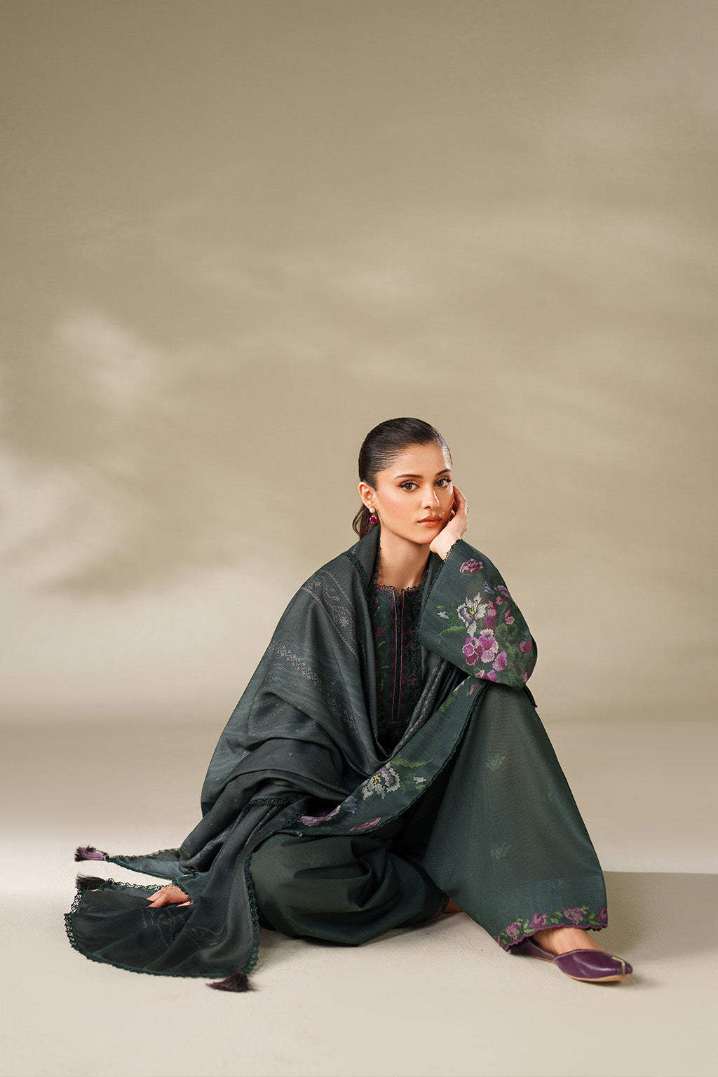 Iznik | Winter Chapter 25 | UE-567 Printed Khaddar by Iznik - Designer Dress - Type : Ladies Clothes - Available at Libayah - 100% Original 