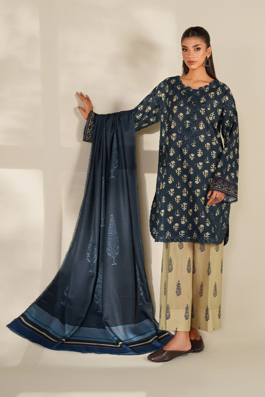 Iznik | Winter Chapter 25 | UE-560 Printed Khaddar by Iznik - Designer Dress - Type : Ladies Clothes - Available at Libayah - 100% Original 