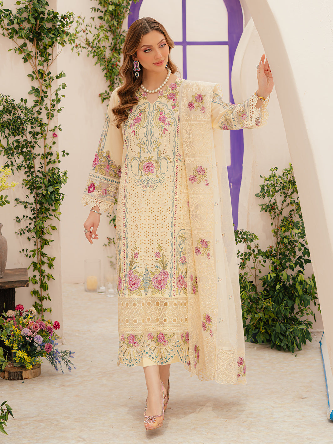 Mahnur | Allenura Luxury Lawn 24 | AMOUR by Mahnur - Designer Dress - Type: Ladies Clothes - Available at Libayah - 100% Original