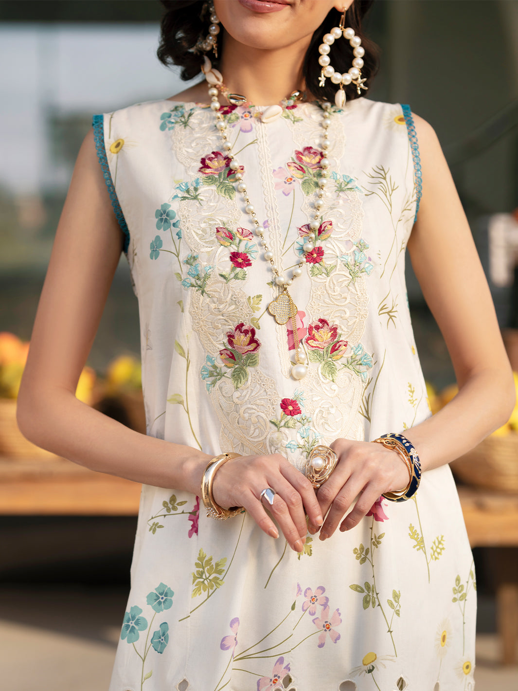 Mahnur | Broadway Luxury Lawn 26 | BW - 002 by Mahnur - Designer Dress - Type : Luxury Dress - Available at Libayah - 100% Original