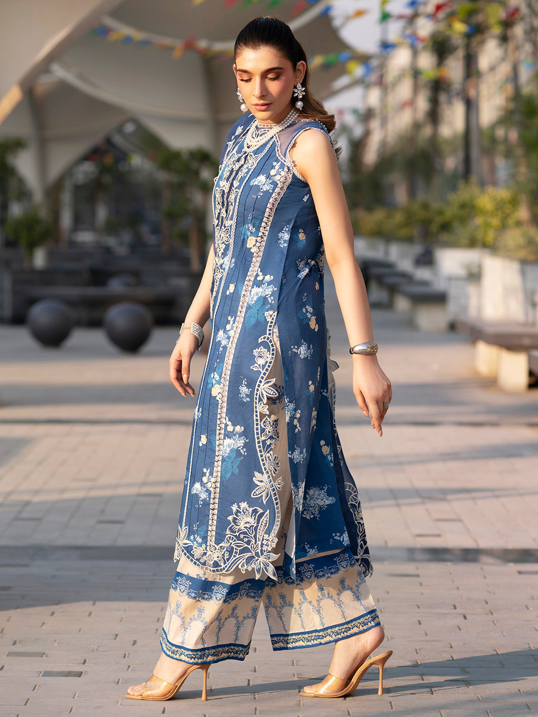 Mahnur | Broadway Luxury Lawn 26 | BW - 003 by Mahnur - Designer Dress - Type : Luxury Dress - Available at Libayah - 100% Original