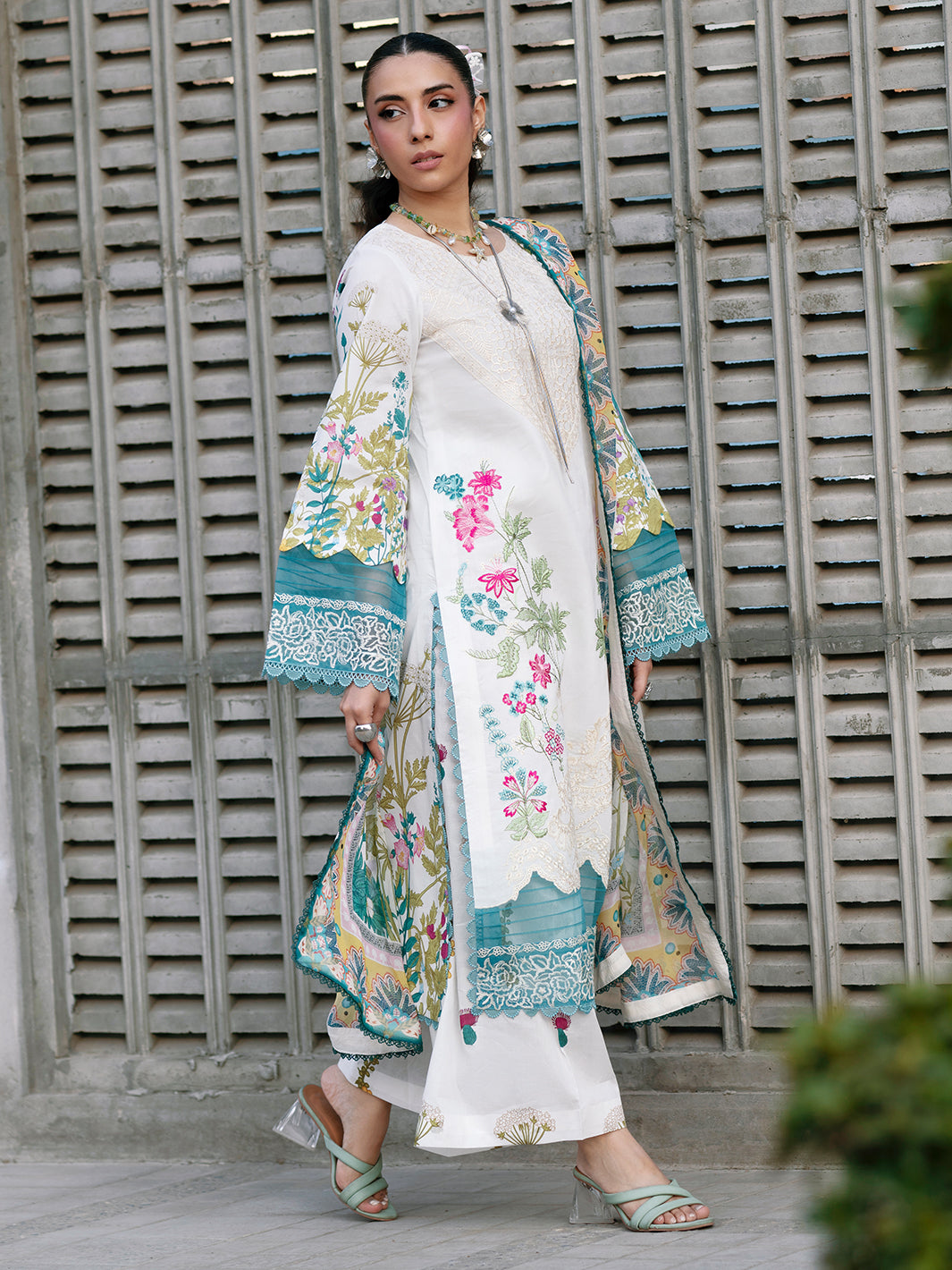 Mahnur | Broadway Luxury Lawn 26 | BW - 004 by Mahnur - Designer Dress - Type : Luxury Dress - Available at Libayah - 100% Original