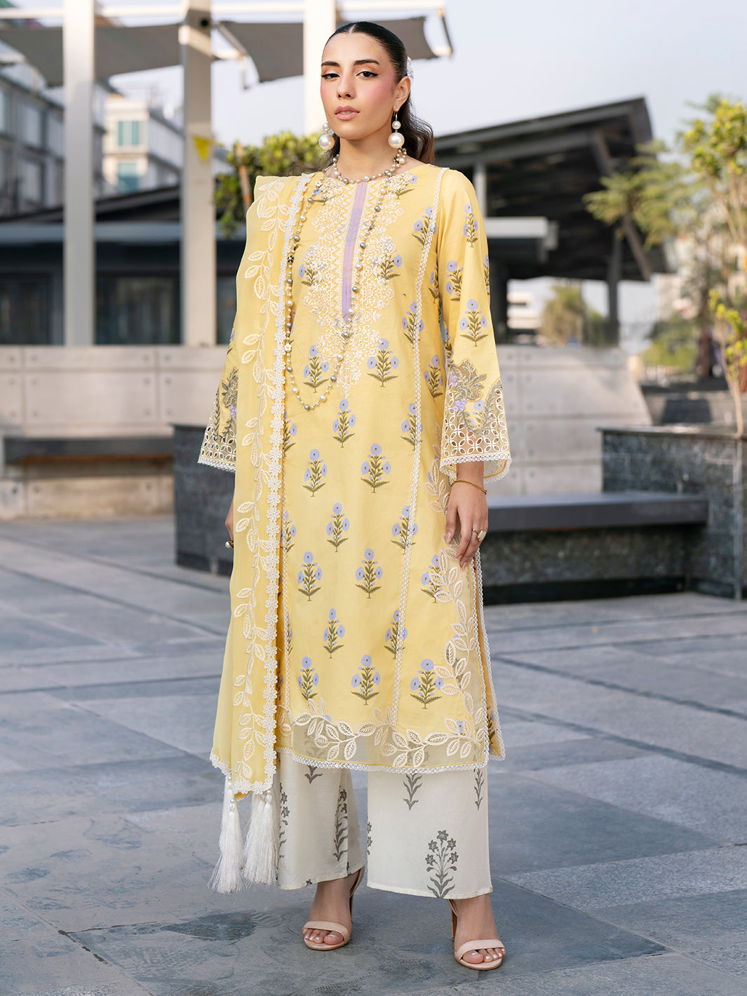 Mahnur | Broadway Luxury Lawn 26 | BW - 006 by Mahnur - Designer Dress - Type : Luxury Dress - Available at Libayah - 100% Original