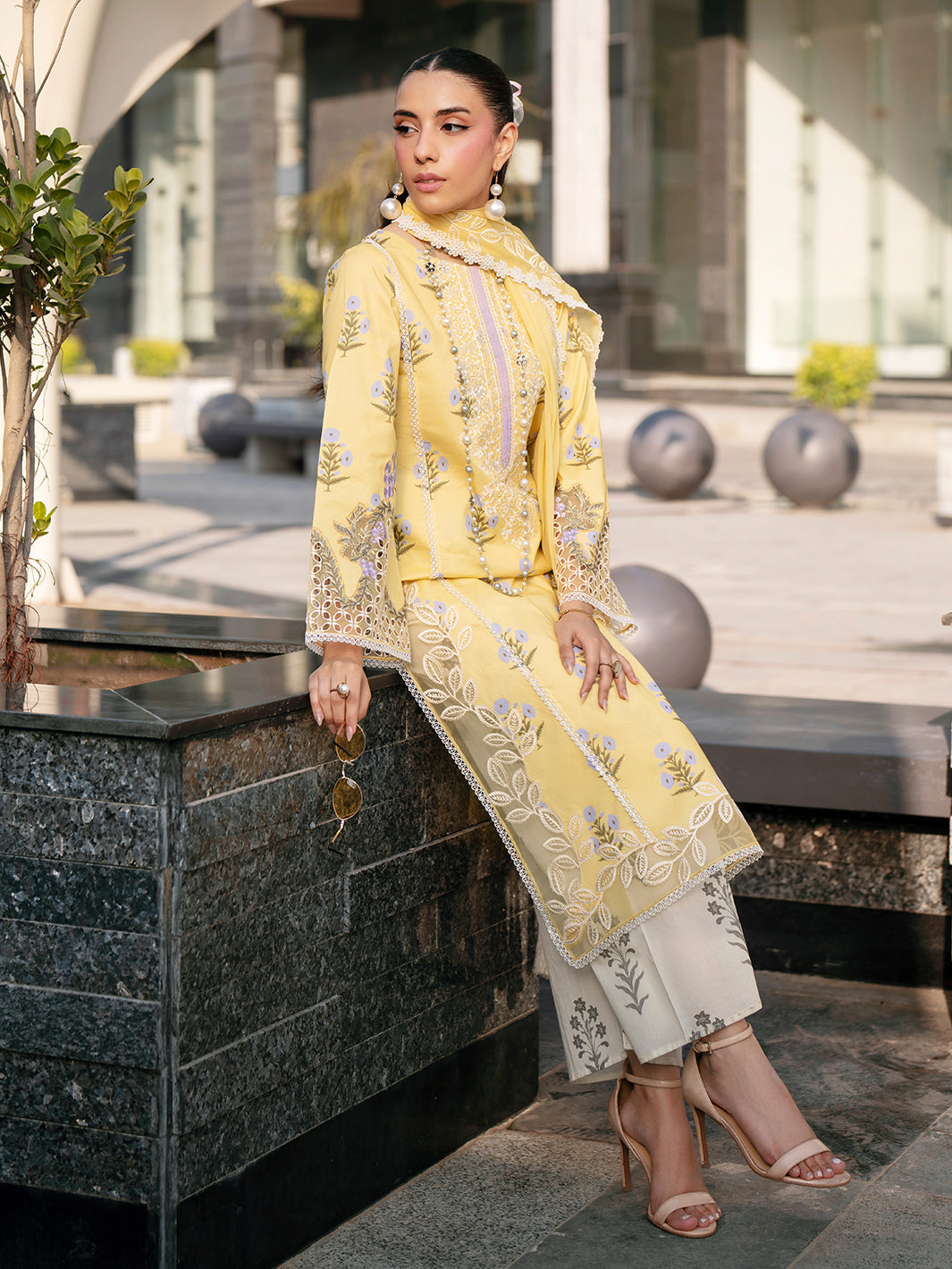 Mahnur | Broadway Luxury Lawn 26 | BW - 006 by Mahnur - Designer Dress - Type : Luxury Dress - Available at Libayah - 100% Original