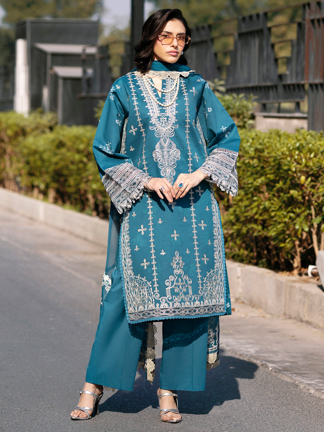 Mahnur | Broadway Luxury Lawn 26 | BW - 010 by Mahnur - Designer Dress - Type : Luxury Dress - Available at Libayah - 100% Original
