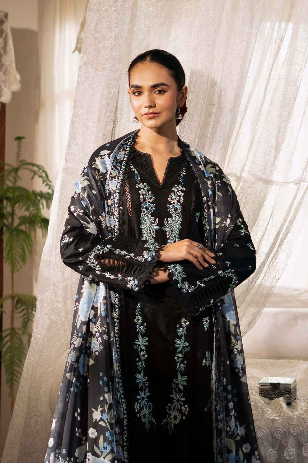 Zarposh | Sajni Lawn 25 | Mahzadi by Zarposh - Designer Dress - Type: Ladies Clothes - Available at Libayah - 100% Original