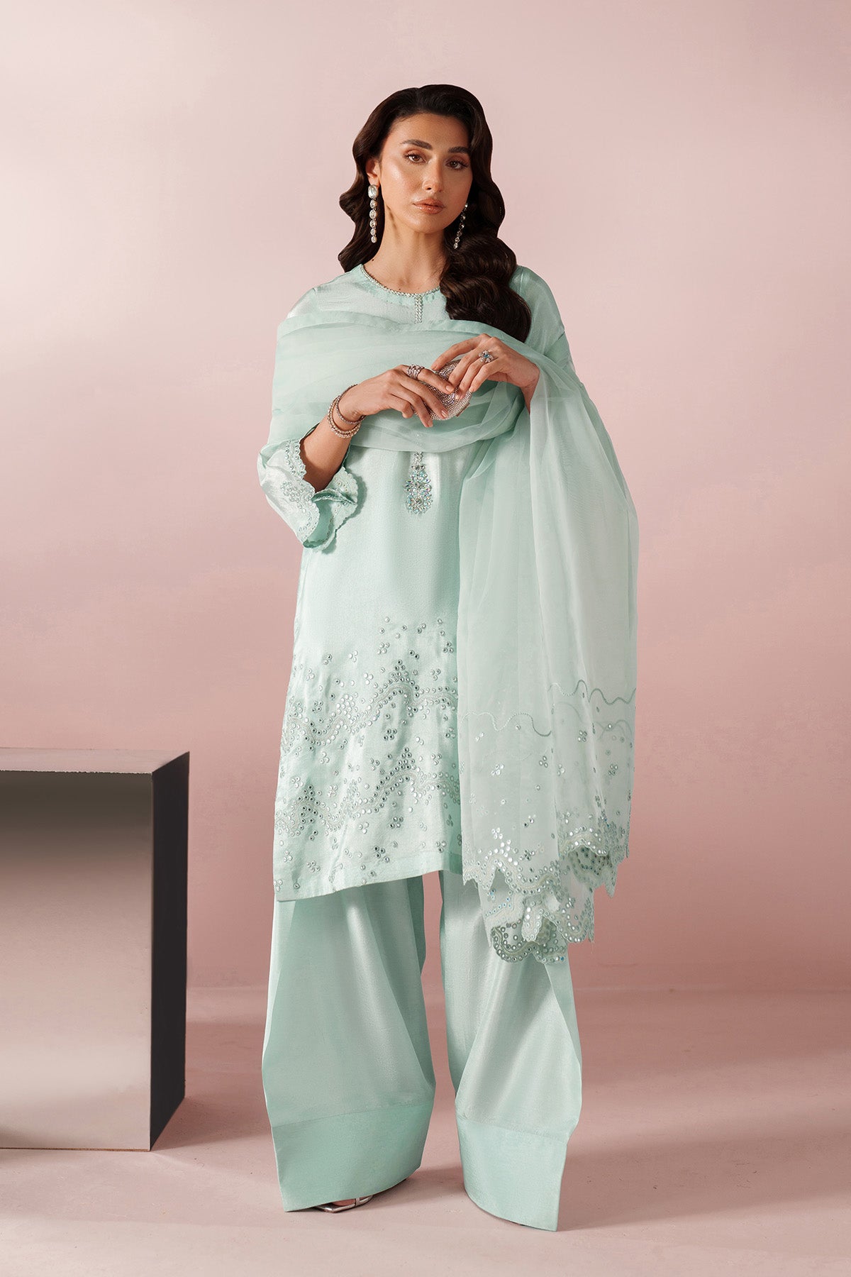 RTW1030 – authentic Pakistani dress from the Alizeh Ready to Wear collection for women in the UK.