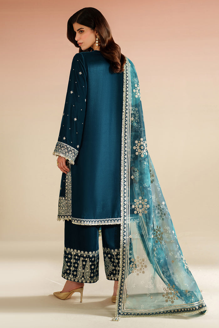 VVF D-2 – authentic Pakistani formal dress from the Jazmin Velvet Vogue 25 collection for women in the UK.