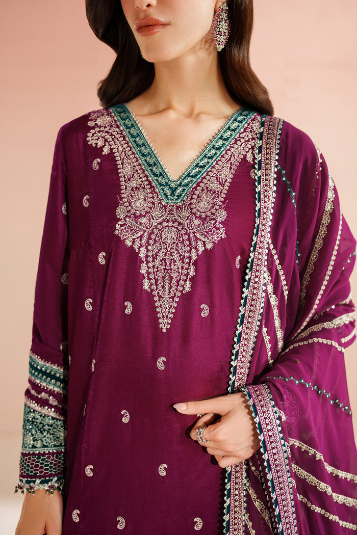 VVF D-6 – authentic Pakistani formal dress from the Jazmin Velvet Vogue 25 collection for women in the UK.