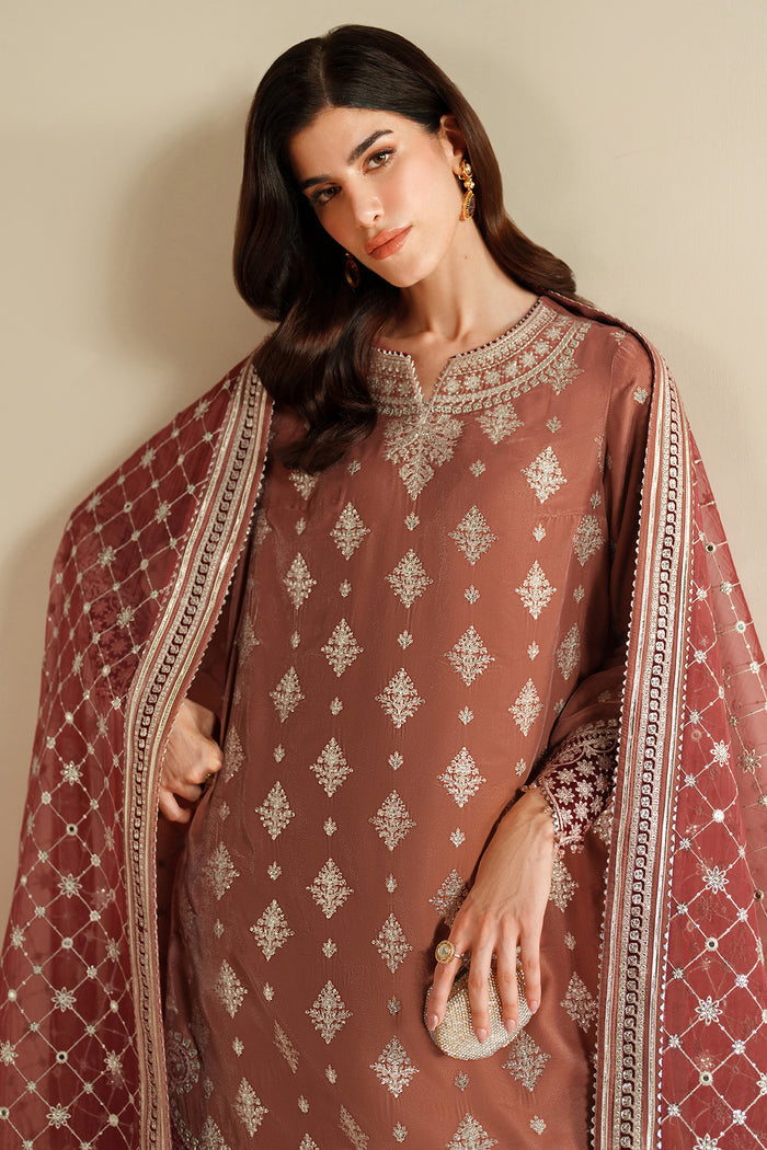 VVF D-3 – authentic Pakistani formal dress from the Jazmin Velvet Vogue 25 collection for women in the UK.