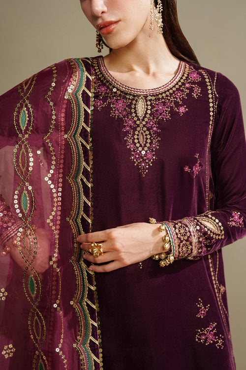 VVF D-4 – authentic Pakistani formal dress from the Jazmin Velvet Vogue 25 collection for women in the UK.