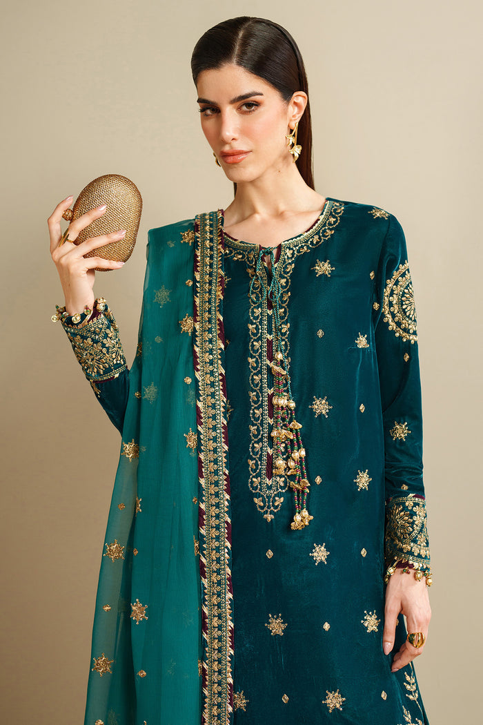 VVF D-8 – authentic Pakistani formal dress from the Jazmin Velvet Vogue 25 collection for women in the UK.
