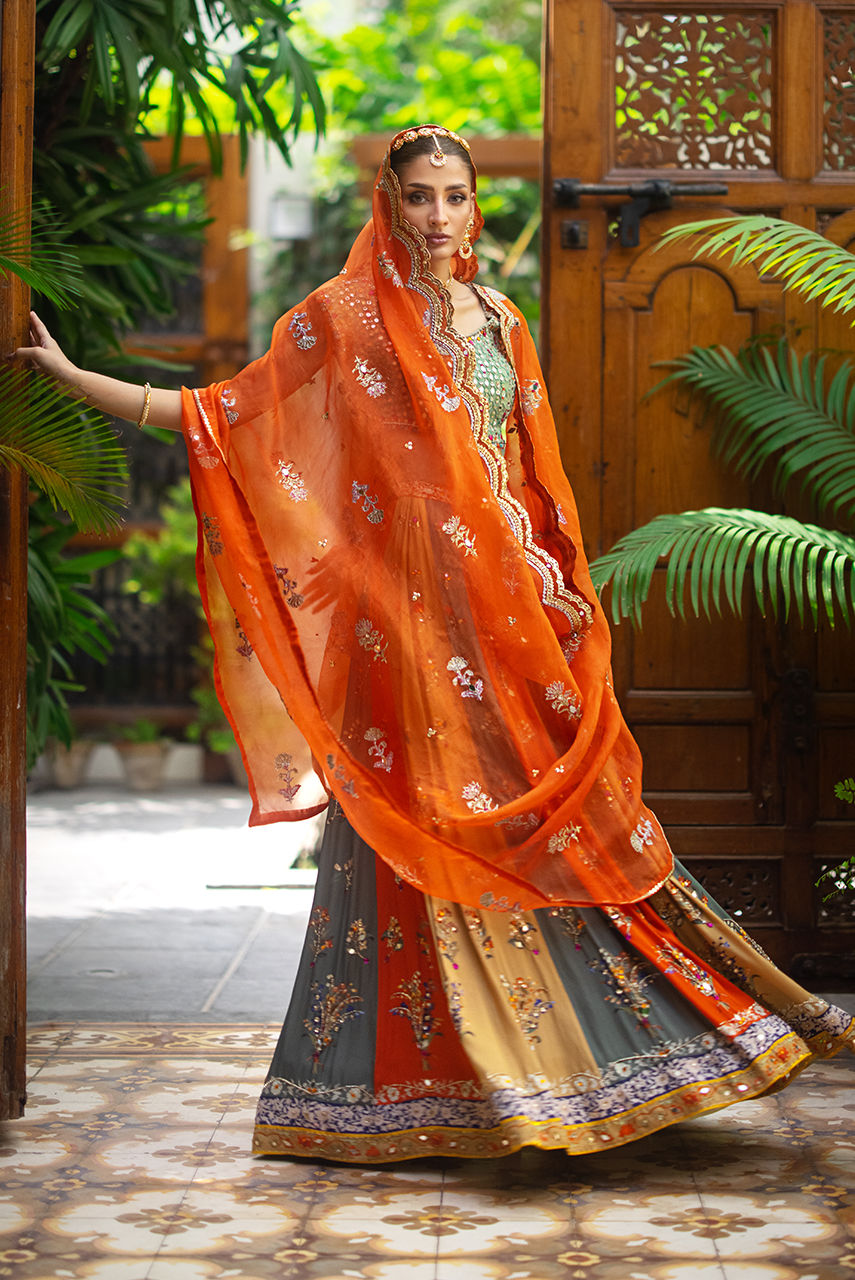 Deepak Perwani | Jaipur Heritage Wedding Wear | Ktd4087 by Deepak Perwani - Designer Dress - Type: Ladies Clothes - Available at Libayah - 100% Original