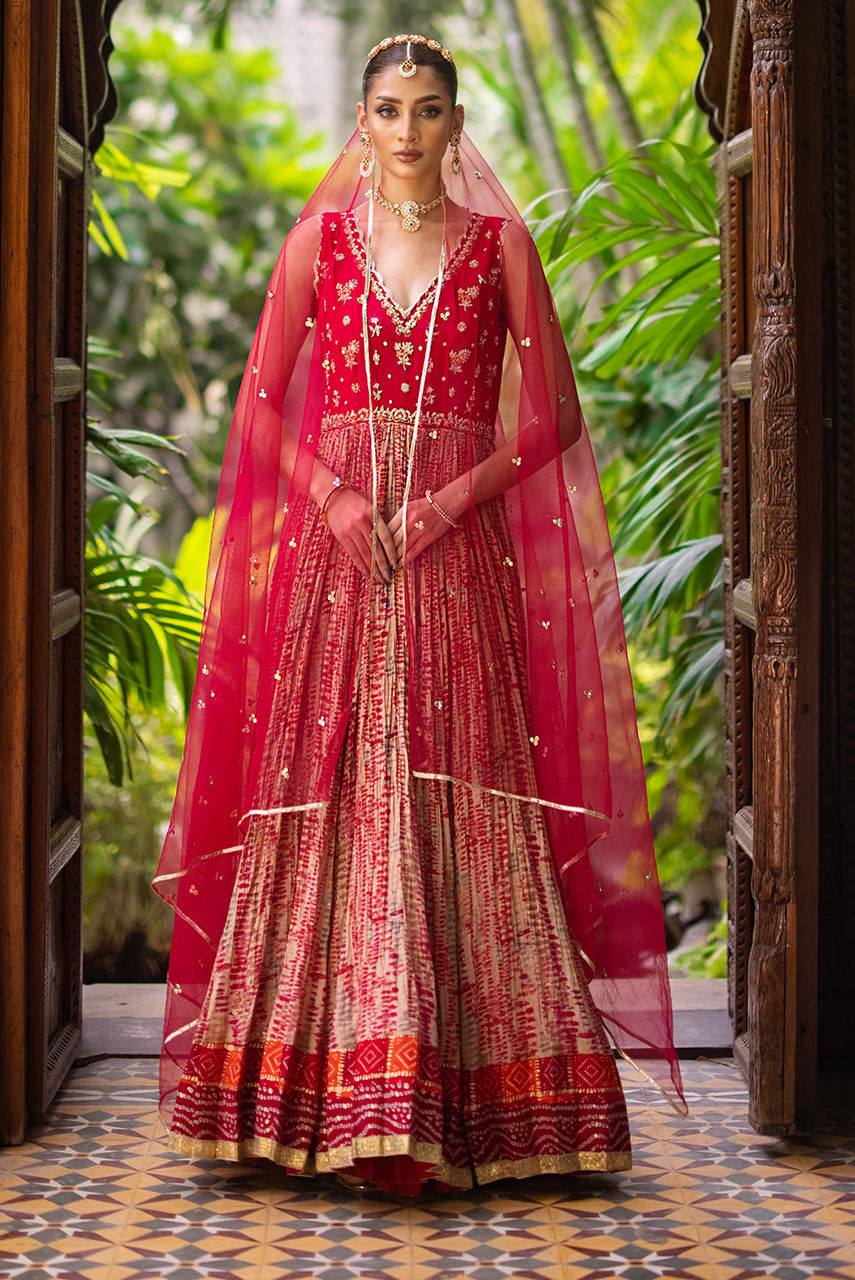 Deepak Perwani | Jaipur Heritage Wedding Wear | Ktd4120 by Deepak Perwani - Designer Dress - Type: Ladies Clothes - Available at Libayah - 100% Original