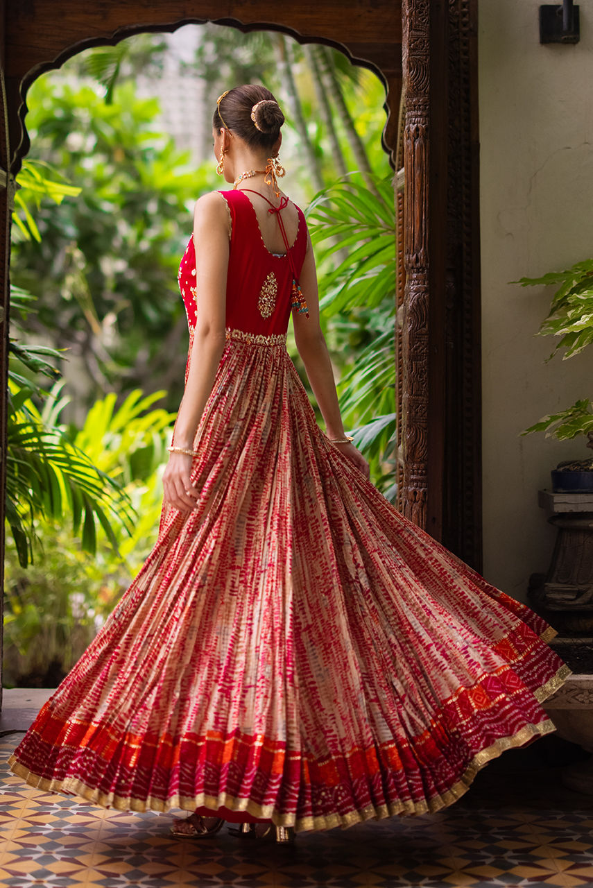 Deepak Perwani | Jaipur Heritage Wedding Wear | Ktd4120 by Deepak Perwani - Designer Dress - Type: Ladies Clothes - Available at Libayah - 100% Original