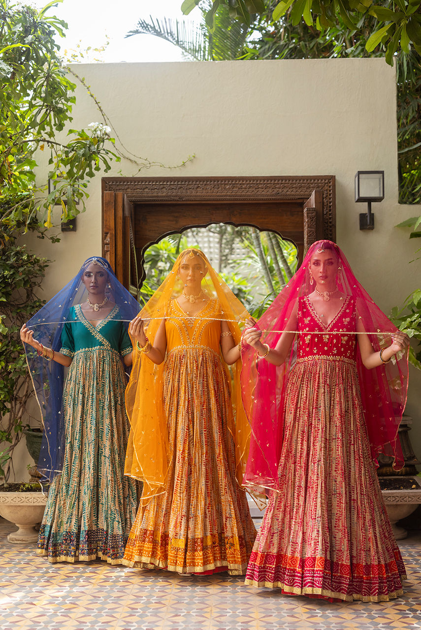 Deepak Perwani | Jaipur Heritage Wedding Wear | Ktd4120 by Deepak Perwani - Designer Dress - Type: Ladies Clothes - Available at Libayah - 100% Original