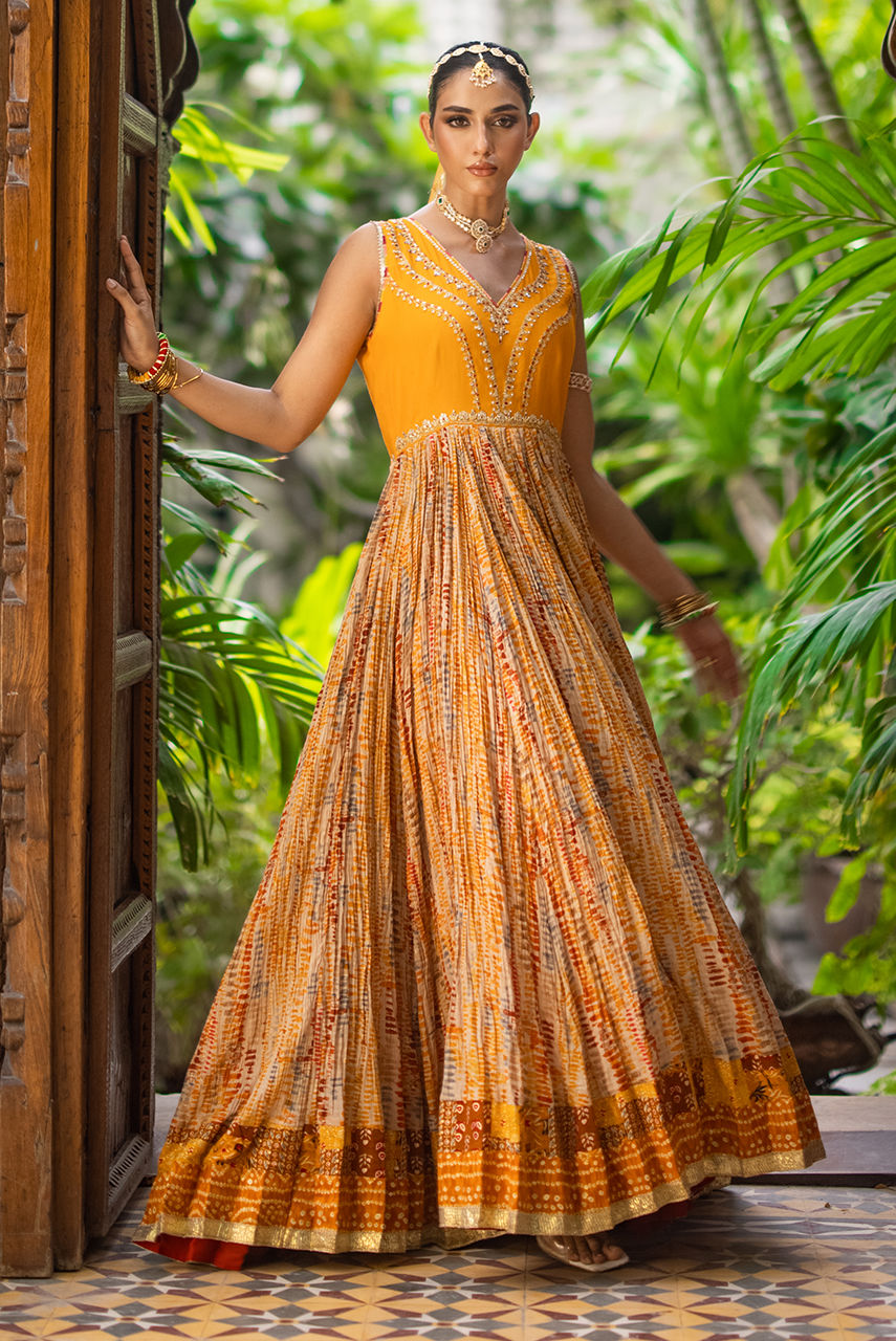 Deepak Perwani | Jaipur Heritage Wedding Wear | Ktd4118 by Deepak Perwani - Designer Dress - Type: Ladies Clothes - Available at Libayah - 100% Original