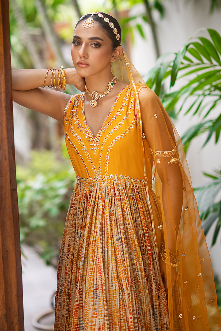 Deepak Perwani | Jaipur Heritage Wedding Wear | Ktd4118 by Deepak Perwani - Designer Dress - Type: Ladies Clothes - Available at Libayah - 100% Original