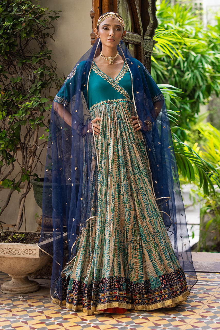 Deepak Perwani | Jaipur Heritage Wedding Wear | Ktd4119 by Deepak Perwani - Designer Dress - Type: Ladies Clothes - Available at Libayah - 100% Original