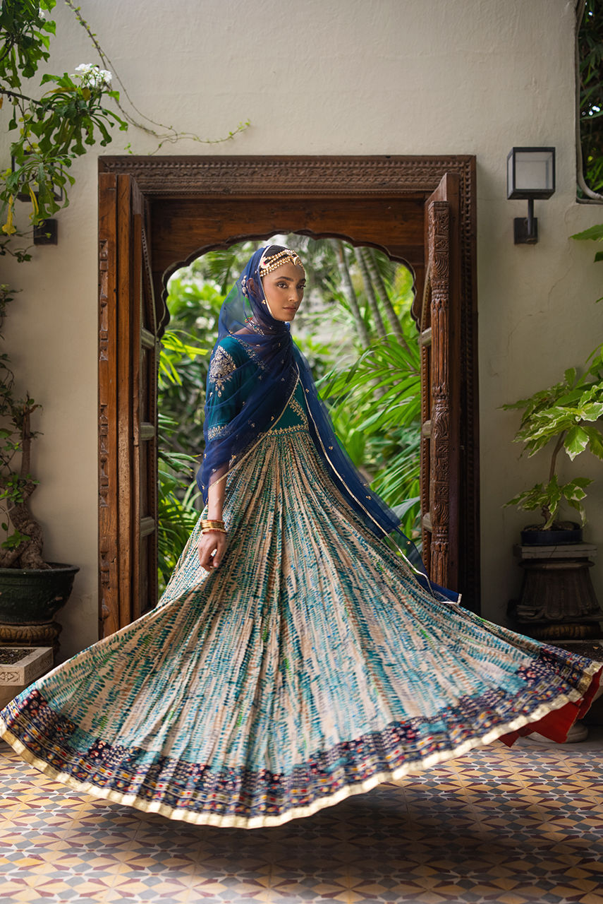 Deepak Perwani | Jaipur Heritage Wedding Wear | Ktd4119 by Deepak Perwani - Designer Dress - Type: Ladies Clothes - Available at Libayah - 100% Original