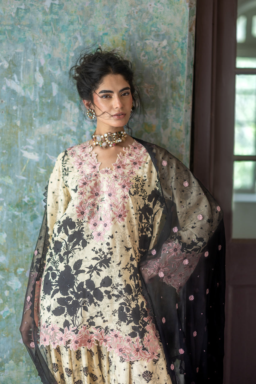 Zainab Chottani | Summer Edition 26 | Dusk Muse by Zainab Chottani - Designer Dress  - Type : Ladies Clothes - Available at Libayah - 100% Original 