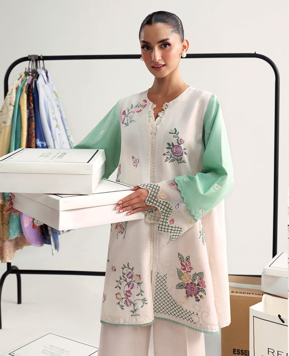 Republic Womenswear | Essentials Pre Fall | Serenya