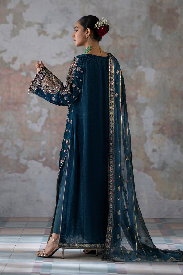 Emaan Adeel | Saanjh Velvet Collection 24 |  Meher by Emaan Adeel - Designer Dress - Type: Ladies Clothes - Available at Libayah - 100% Original