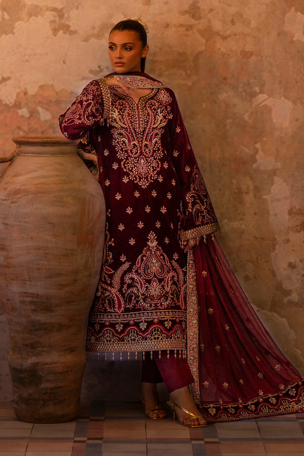 Emaan Adeel | Saanjh Velvet Collection 24 |  Tara by Emaan Adeel - Designer Dress - Type: Ladies Clothes - Available at Libayah - 100% Original