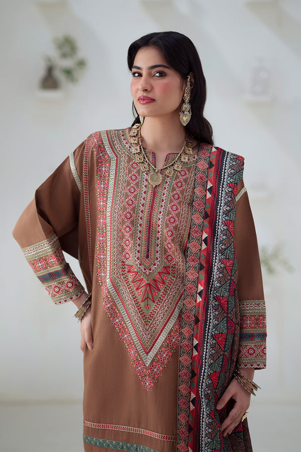 Maryum N Maria | Noore Winters 25 | 3 Piece Embroidered Khaddar GHUNCHA - FSU5674