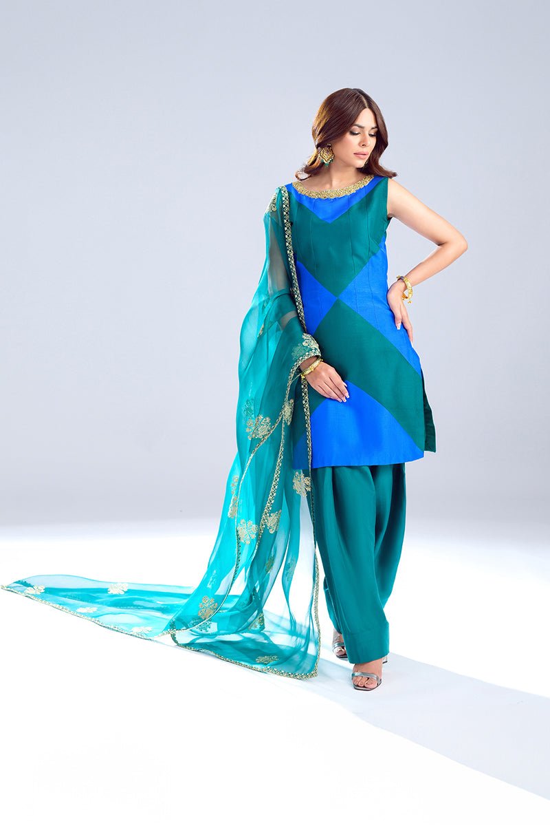 Fahad Hussayn | Formals 2024 | Damra by Fahad Hussayn - Designer Dress - Type: Ladies Clothes - Available at Libayah - 100% Original