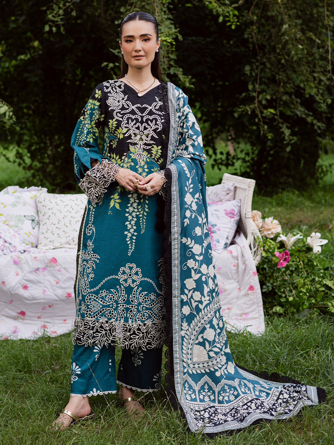 GR-04 – authentic Pakistani dress from the Mahnur Gardenia Khaddar 25 collection for women in the UK