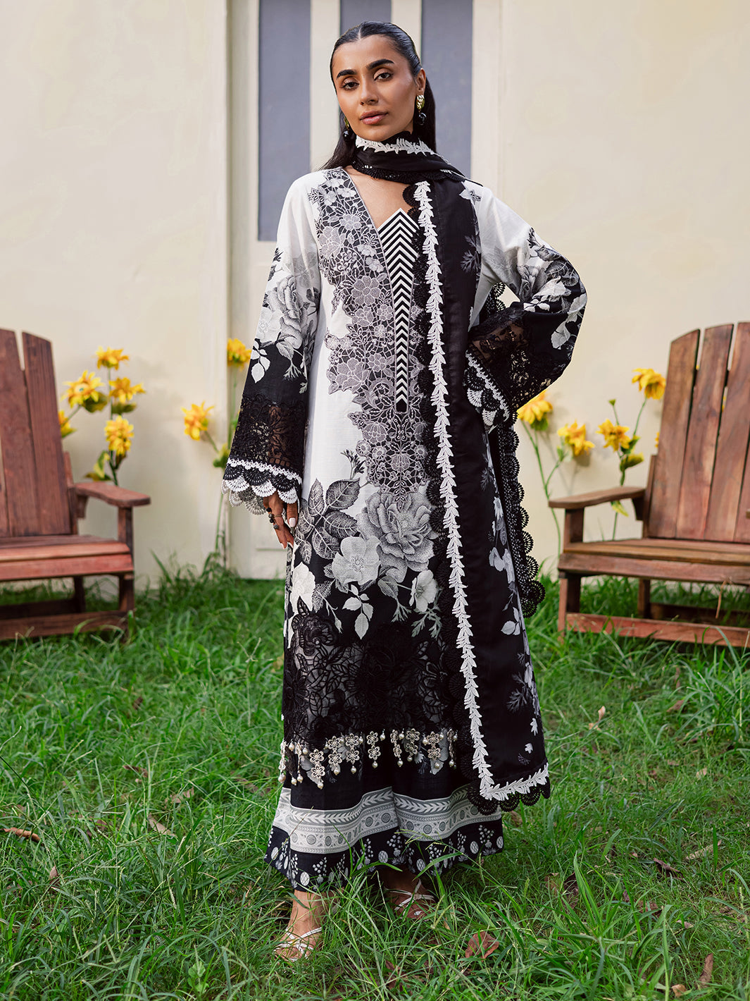 GR-05 – authentic Pakistani dress from the Mahnur Gardenia Khaddar 25 collection for women in the UK