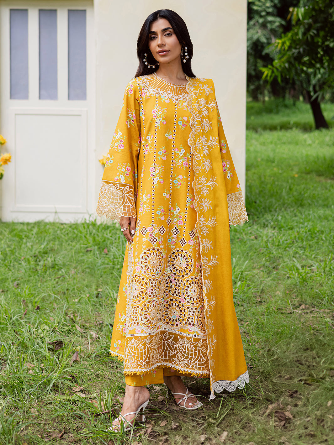GR-08 – authentic Pakistani dress from the Mahnur Gardenia Khaddar 25 collection for women in the UK