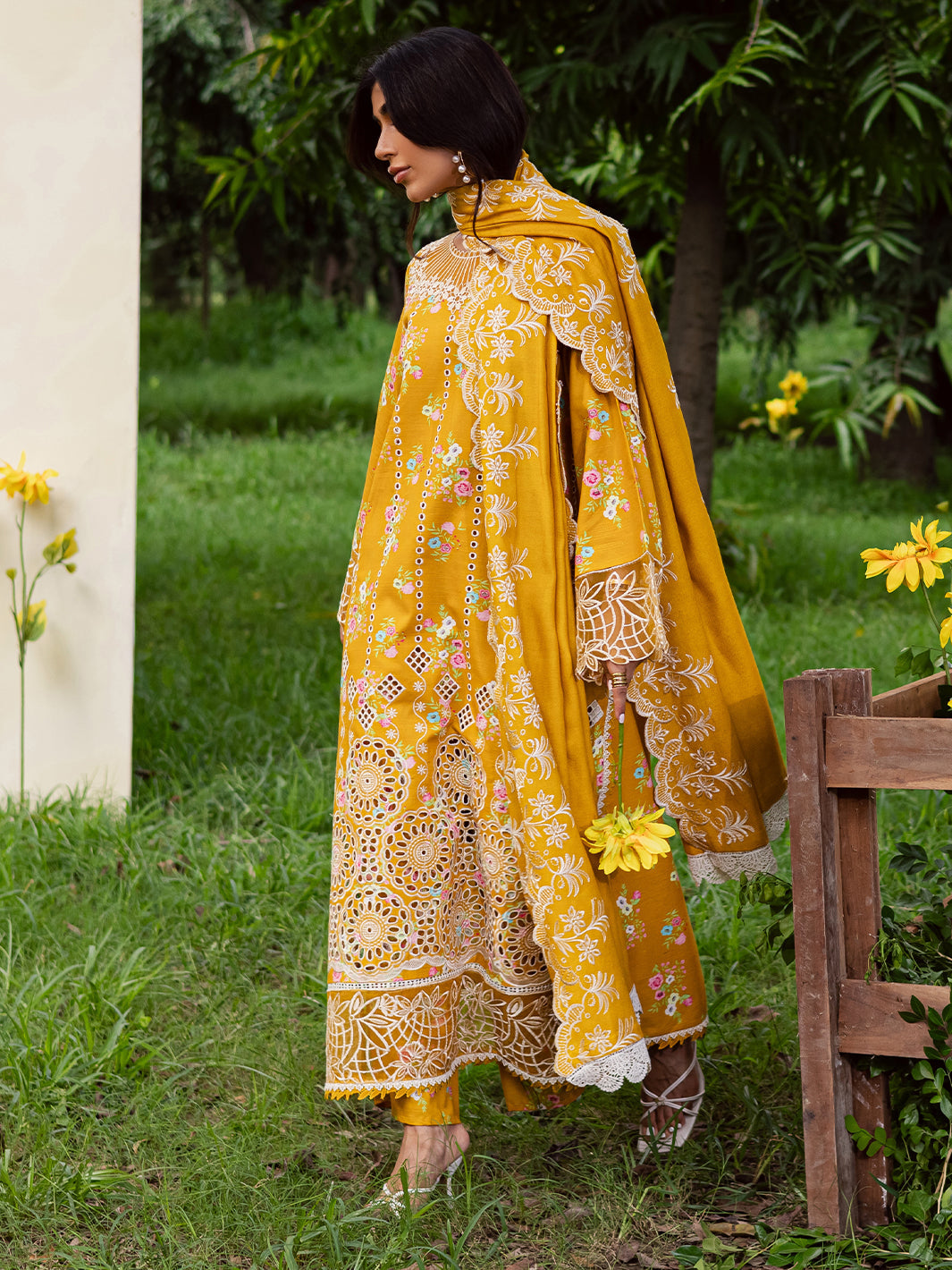 Mahnur | Gardenia Khaddar 25 | GR-08