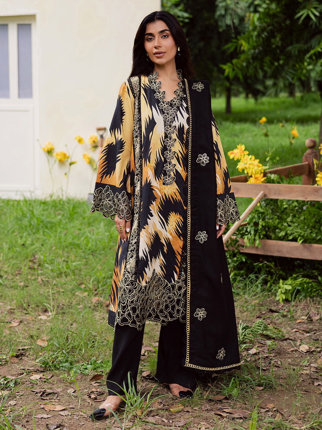 GR-09 – authentic Pakistani dress from the Mahnur Gardenia Khaddar 25 collection for women in the UK