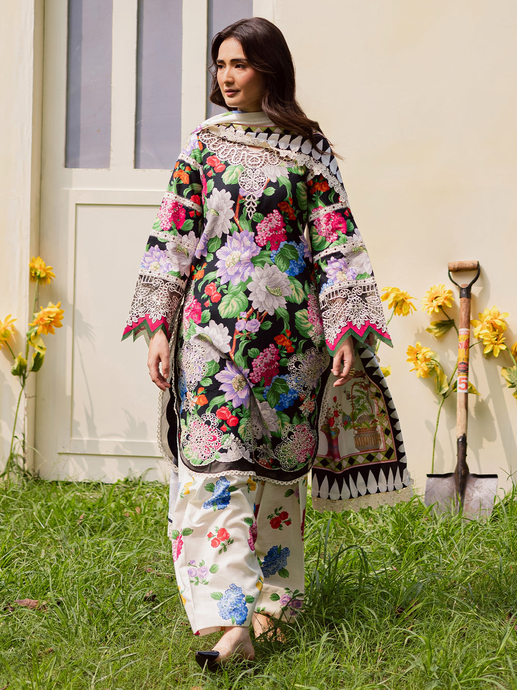 GR-10 – authentic Pakistani dress from the Mahnur Gardenia Khaddar 25 collection for women in the UK