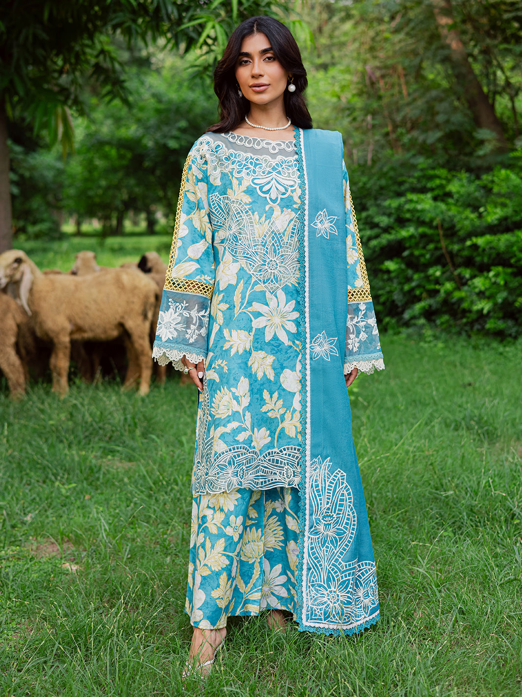 GR-11 – authentic Pakistani dress from the Mahnur Gardenia Khaddar 25 collection for women in the UK