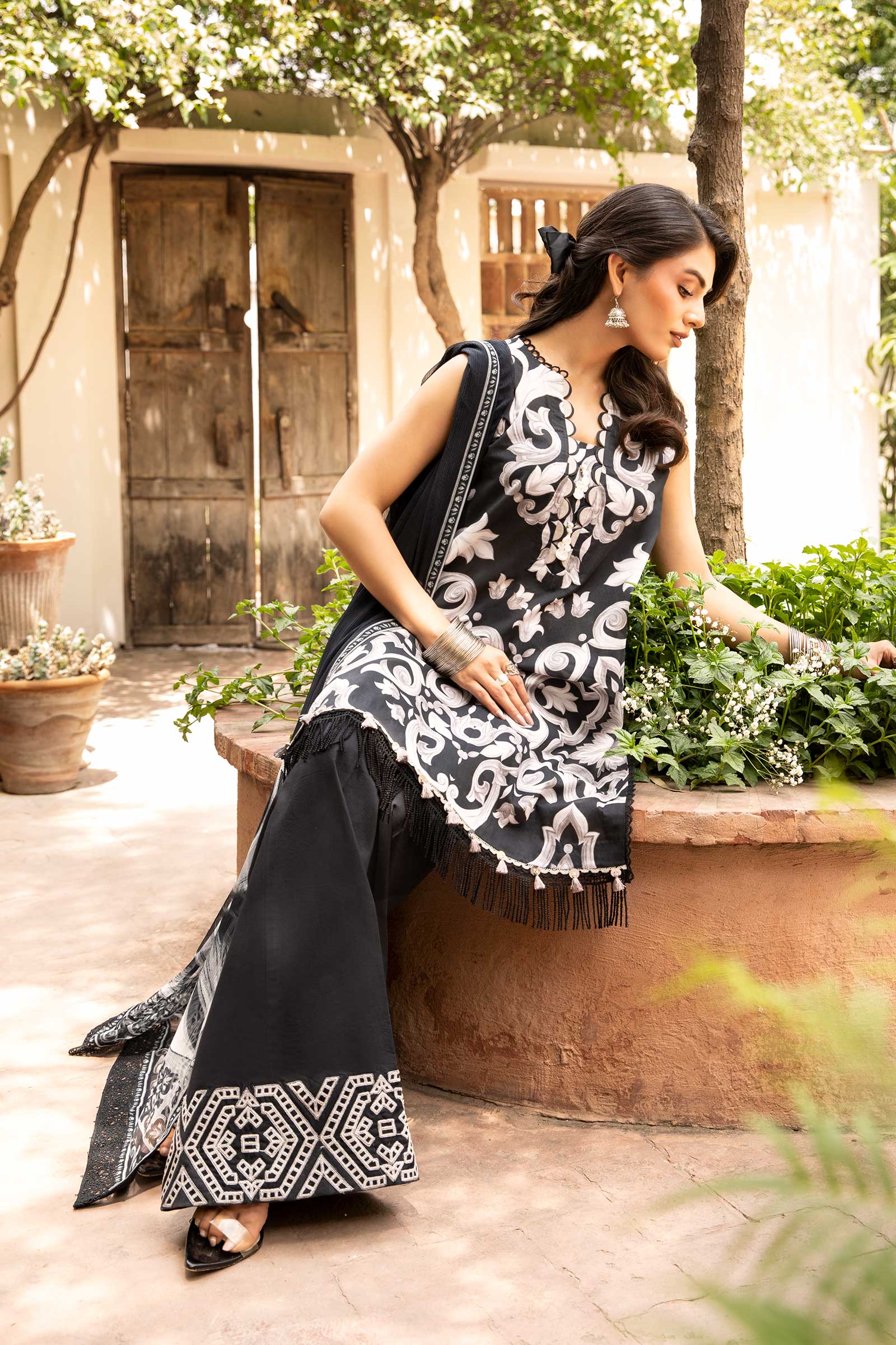 Maria B | Eid Basic Lawn | MB-CUS25-904B by Maria B - Designer Dress - Type: Ladies Clothes - Available at Libayah - 100% Original