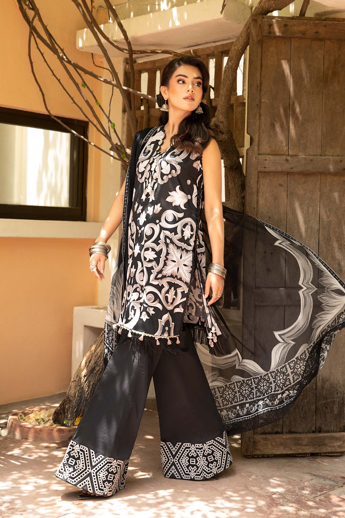Maria B | Eid Basic Lawn | MB-CUS25-904B by Maria B - Designer Dress - Type: Ladies Clothes - Available at Libayah - 100% Original