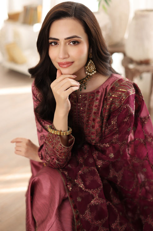 Mohagni | Ishq Aatish Formals | MGS-07 RESHAM by Mohagni - Designer Dress - Type: Ladies Clothes - Available at Libayah - 100% Original