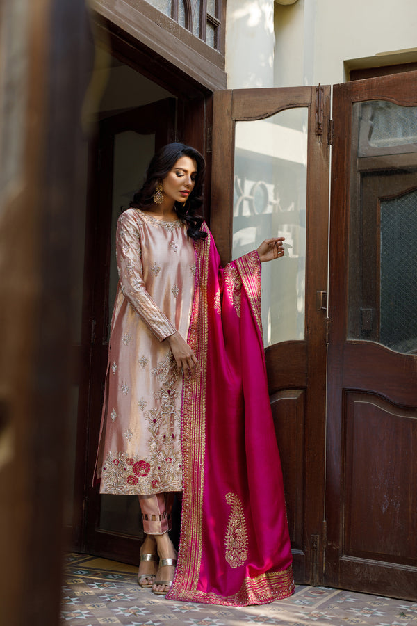 Wahajmkhan | Bahar Begum Formals | TISSUE PINK & MAGENTA SHAWL by Wahaj M.Khan - Designer Dress - Type: Ladies Clothes - Available at Libayah - 100% Original