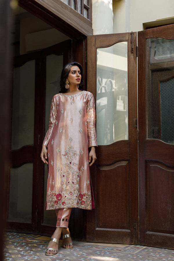 Wahajmkhan | Bahar Begum Formals | TISSUE PINK & MAGENTA SHAWL by Wahaj M.Khan - Designer Dress - Type: Ladies Clothes - Available at Libayah - 100% Original