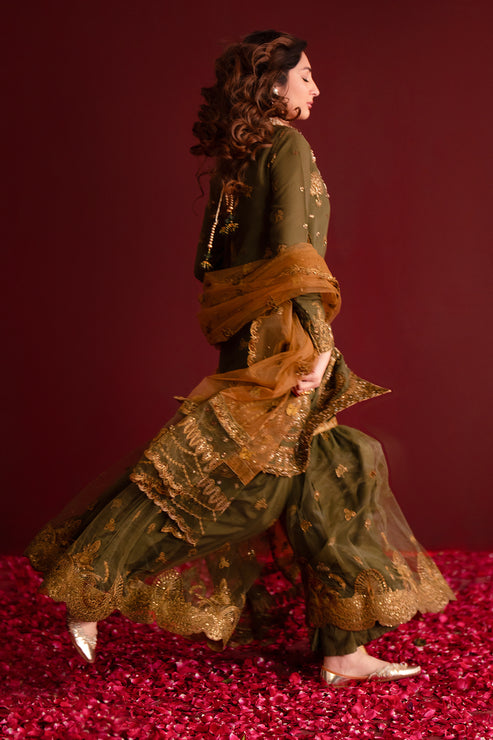 Emaan Adeel | Nooresha Formals 25 | Sunoora by Emaan Adeel - Designer Dress - Type: Ladies Clothes - Available at Libayah - 100% Original