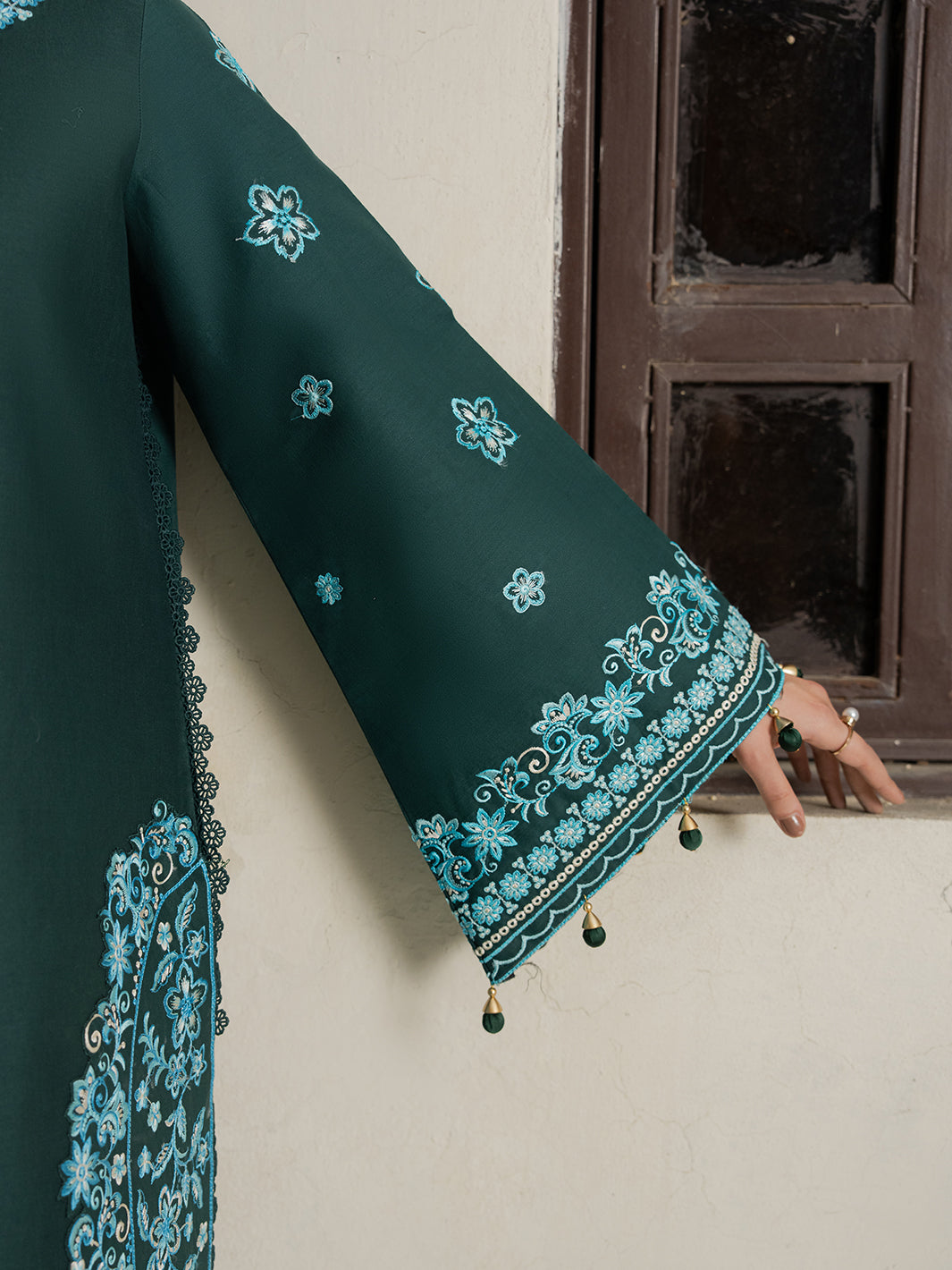 Mahnur | Amaya Lawn 26 | MU-04 by Mahnur - Designer Dress  - Type : Ladies Clothes - Available at Libayah - 100% Original 