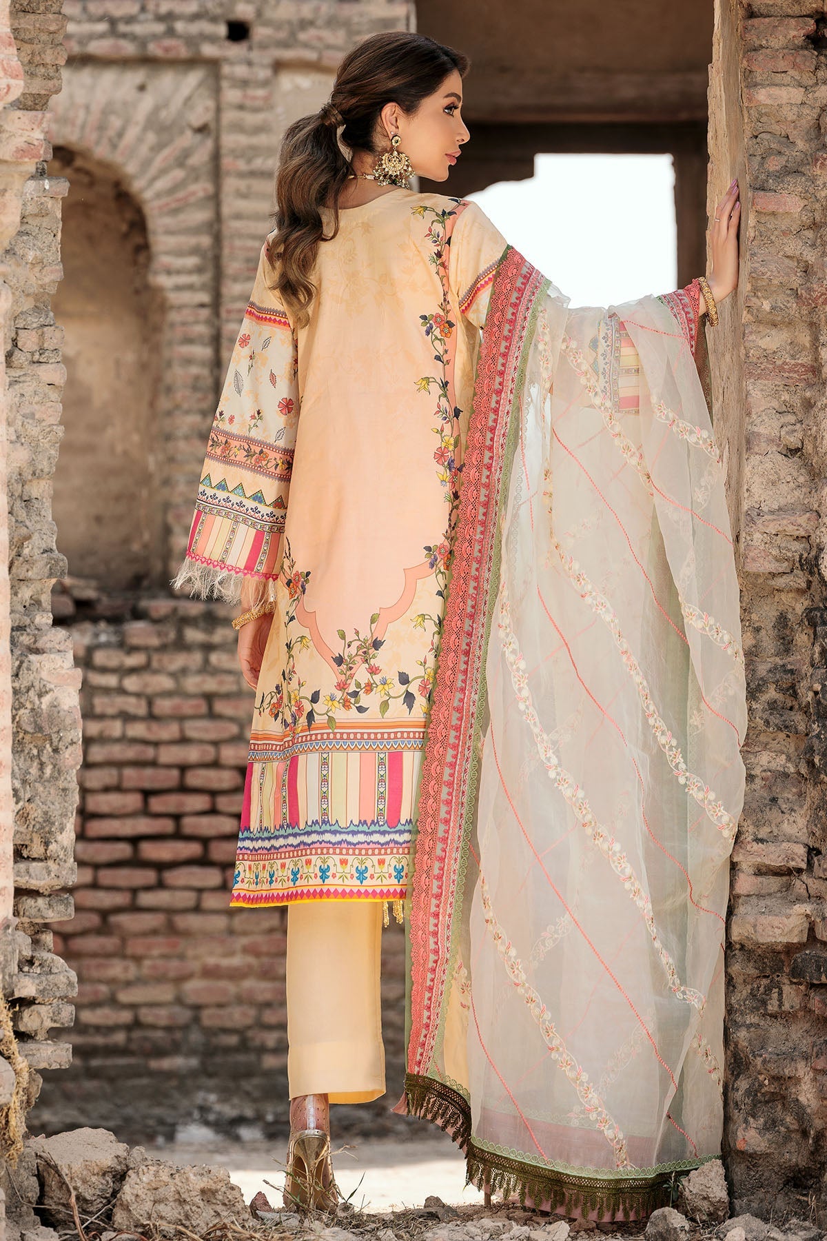 Motifz | Amal Luxury Lawn | 3301 by Motifz - Designer Dress - Type: Ladies Clothes - Available at Libayah - 100% Original