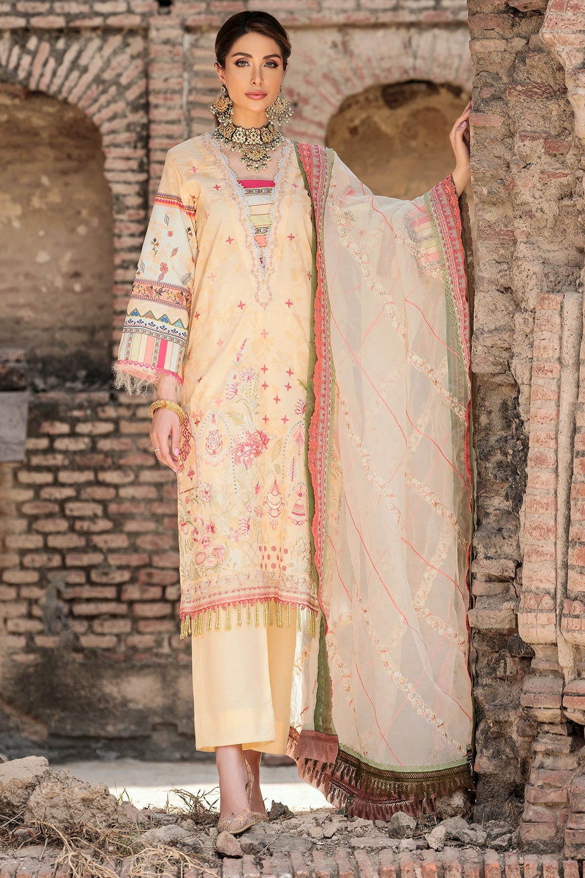 Motifz | Amal Luxury Lawn | 3301 by Motifz - Designer Dress - Type: Ladies Clothes - Available at Libayah - 100% Original