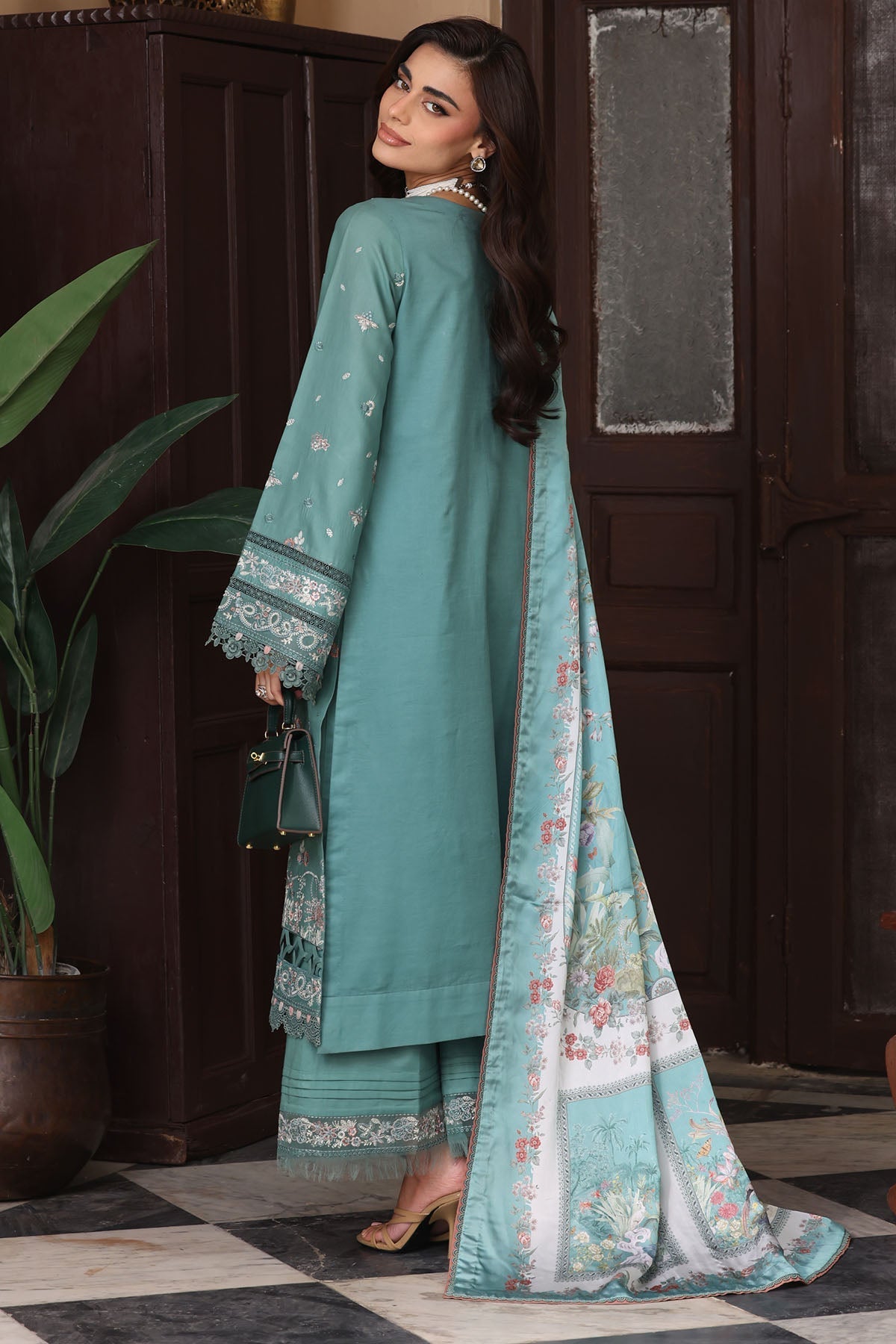 Motifz | Premium Lawn 26 | 5922 by Motifz - Designer Dress  - Type : Ladies Clothes - Available at Libayah - 100% Original 