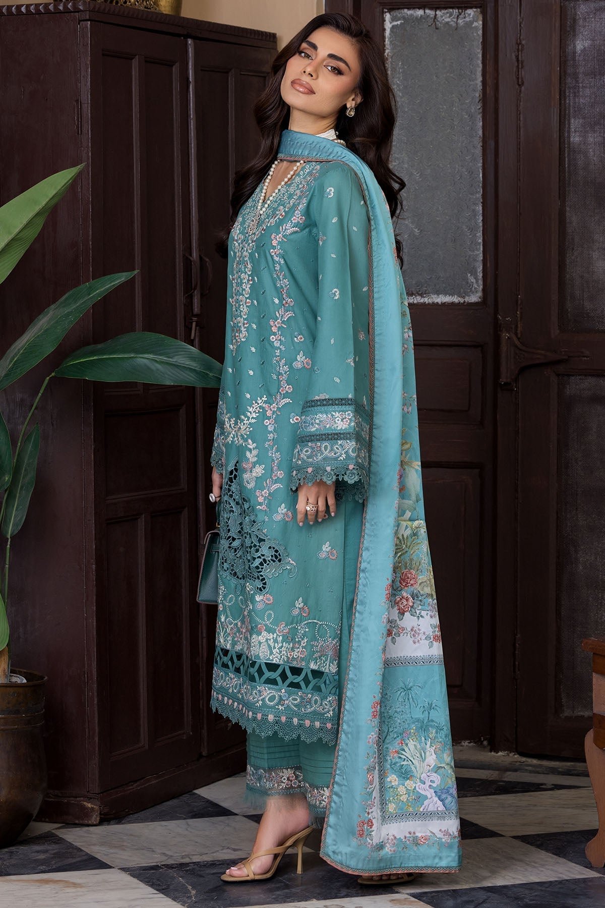 Motifz | Premium Lawn 26 | 5922 by Motifz - Designer Dress  - Type : Ladies Clothes - Available at Libayah - 100% Original 